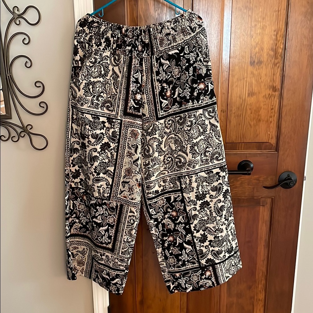 Tahari Black and White Wide Leg Pants